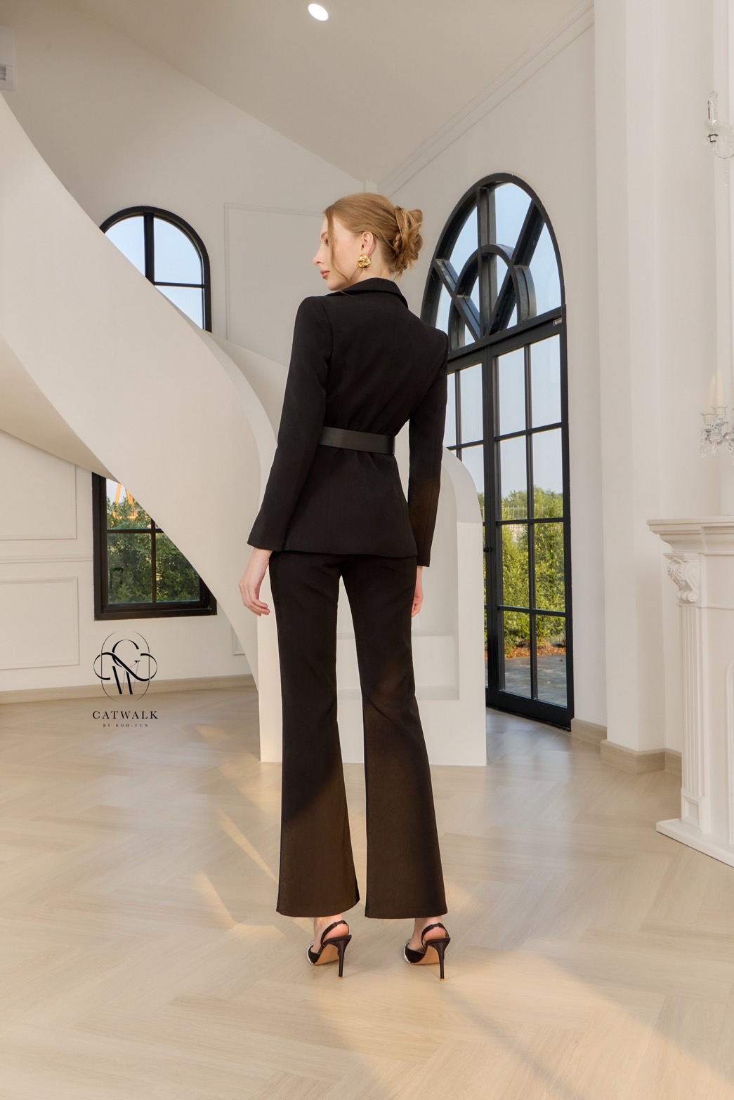 ชุดเซทแฟชั่น กับSet BLAZERปกดอกไม้+เข็มขัด+กางเกงทรงสวย