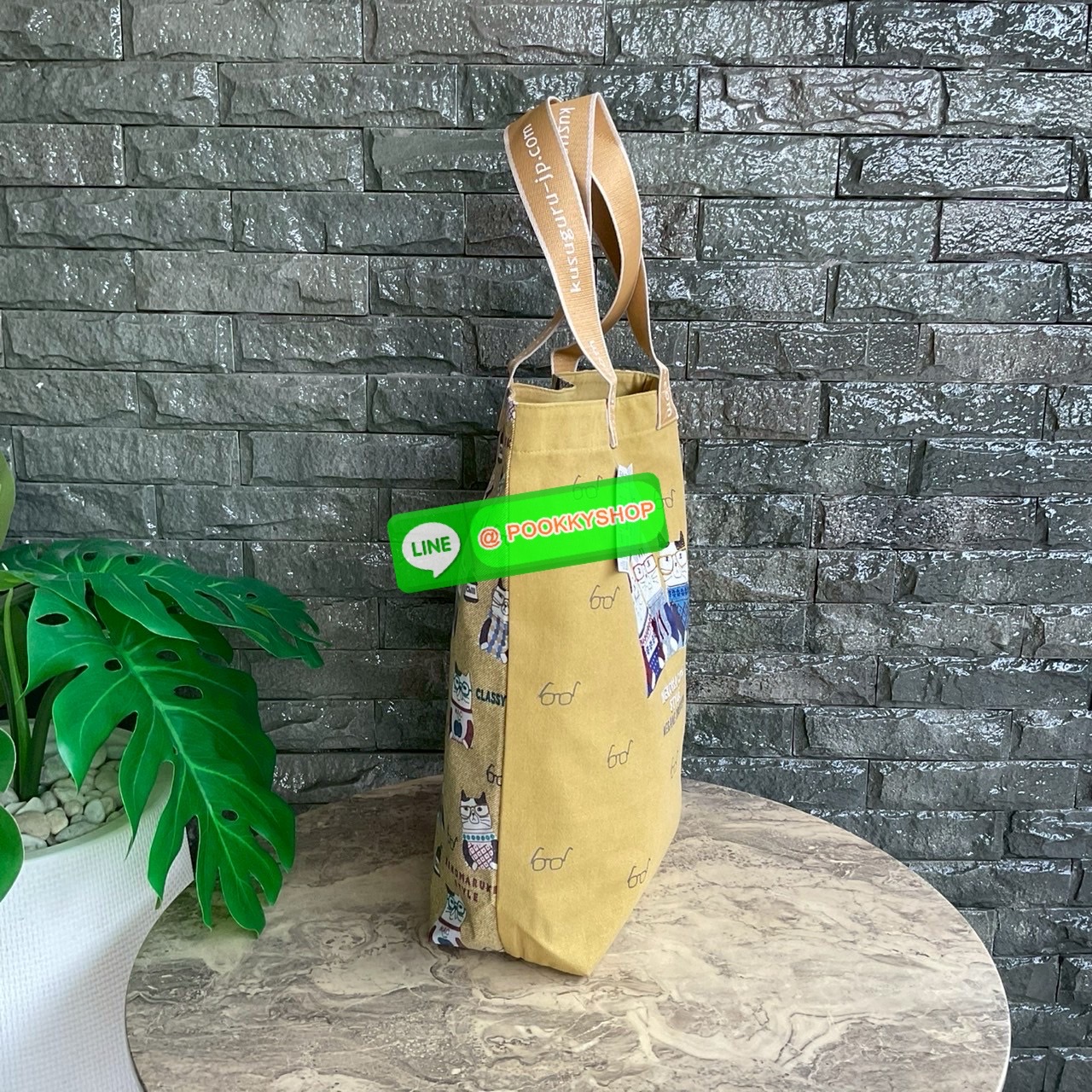 Japanese Kusuguru คุซูกุรุญี่ปุ่นแท้ กระเป๋าสะพาทรง Tote Matilda สะพายไหล่ ปักลายแมว 3 ตัว ขนนุ่มน่ารักมาก