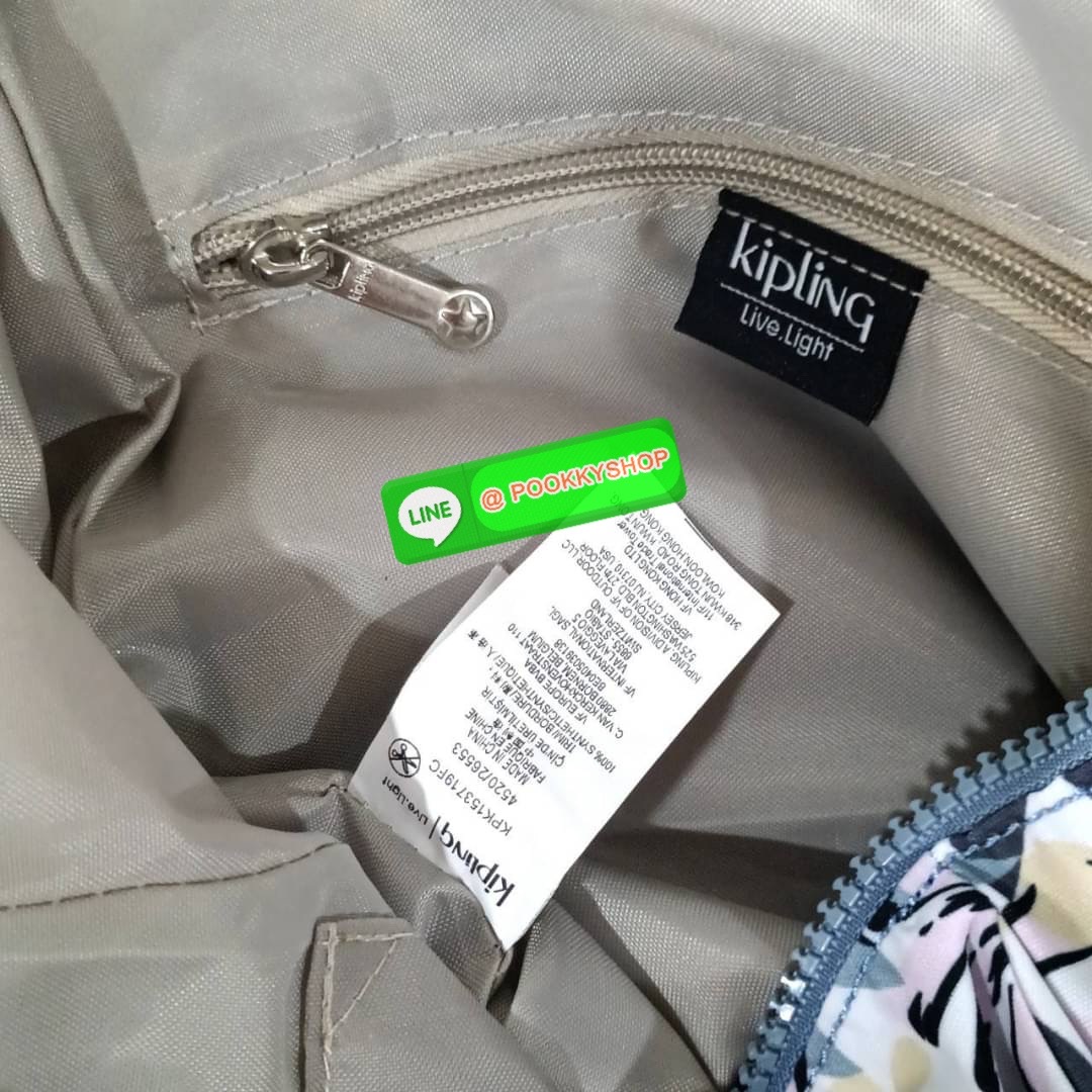KIPLING AMIEL Medium Handbag กระเป๋าถือหรือสะพาย วัสดุ Nylon + Polyester ช่องหลักเปิด-ปิดด้วยซิป โล่ง กว้าง สามารถจุของได้เยอะ ด้านในมีช่องใส่ของทั้งซ้ายและขวา ด้านหลังมี ช่องลึกอีก 1 ช่อง พร้อมสายสะพายยาวปรับได้ free size เหมาะกับวันไปทำงาน วันสบายๆ สามา
