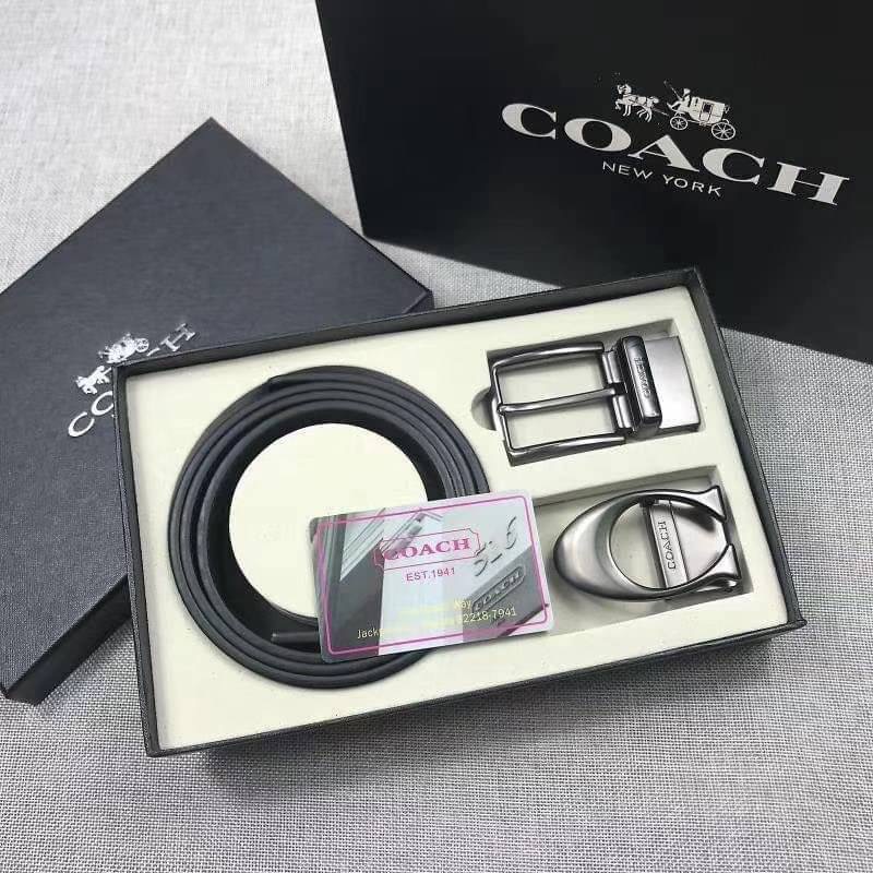 Set เข็มขัด coach 2 หัว ใส่แบบเจาะรูเข็มขัด สายลายC นูนสลับกับด้านเรียบ สลับใช้ได้ 2 ด้าน ทั้งยังสามารถเจาะรูเพิ่มได้ รุ่นนี้มาพร้อมป้ายแท็กแบรนด์ หัวเข็มขัดใส่ได้ง่าย ถอดได้ไม่ยาก ซื้อเป็นของขวัญของฝาก ดูดีมากๆเลยนะคะ