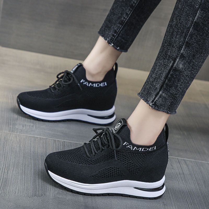 แบบเข้าใหม่ HOT FASHION แฟชั่นเสริมส้นมาแรง!! รองเท้าสลิปออนเสริมพื้น 5c.m. แต่งเชือกผูก ทรงสโลป วัสดุเนื้อผ้ายืดกระชับเท้า เนื้อหนาคุณภาพดี ระบายอากาศ ขอบยางยืดเพิ่มความยืดหยุ่นในการสวมใส่ ใส่แล้วดูขาเรียวยาวสุดๆไปเลย ตัวพื้นรองเท้าเป็นยางพารากันลื่นได้ด