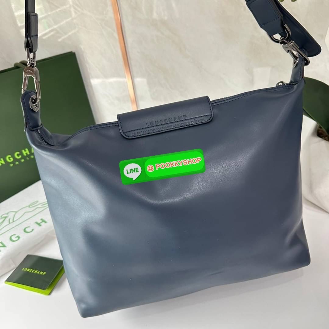 LONGCHAM LE PLIAGE XTRA Hobo bag M กระเป๋าสะพายไหล่ HOBO ออกแบบเพื่อให้ดูเรียบหรูหรา มีความสง่า รูปทรงเก๋ไก๋ วัสดุหนังแกะนิ่มมือ สายสะพายไหล่ปรับระดับได้และถอดออกถือได้ เปิด- ปิด ด้วย ซิป ภายใน ช่องโล่งกว้าง มีช่องซิปแยก ใบใหญ่สามารถใส่ของได้เยอะคะ