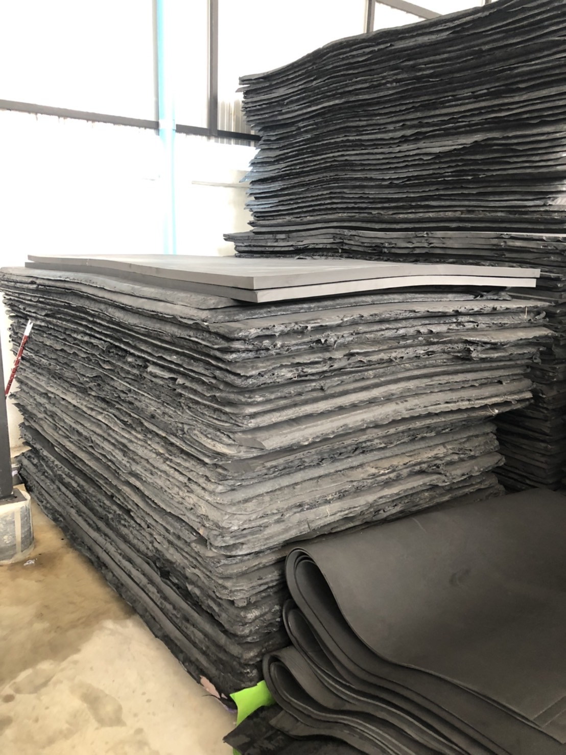 แผ่นยางปูพื้นกันกระแทก ซัพเสียง ขนาด 130 cm.X 240 cm.หนา 30 มม.