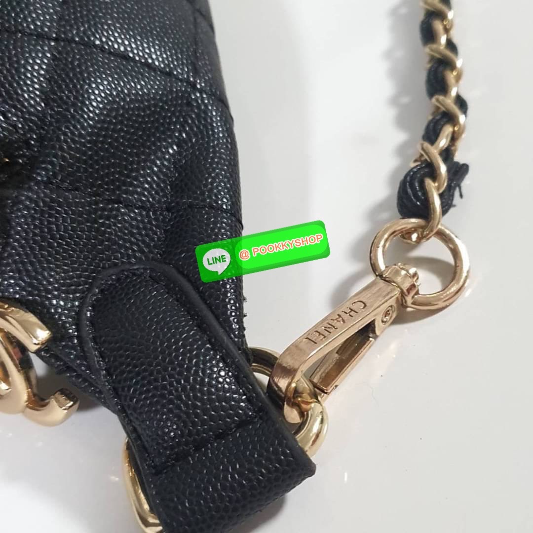 พร้อมส่งรุ่นยอดฮิต! Chanel Waist Bag With Chain VIP Gift With Purchase (GWP) รุ่น Limited พรีเมี่ยม Chanel Perfume Counter กระเป๋าสะพาย คาดเอว หรือคาดอกรุ่นใหม่ล่าสุดวัสดุหนังคาเวียร์ลายตารางเปิดปิดด้วยซิปห้องอะไหล่แบรนด์ สะดวกใช้ ภายในมีโลโก้ ใส่มือถือ i