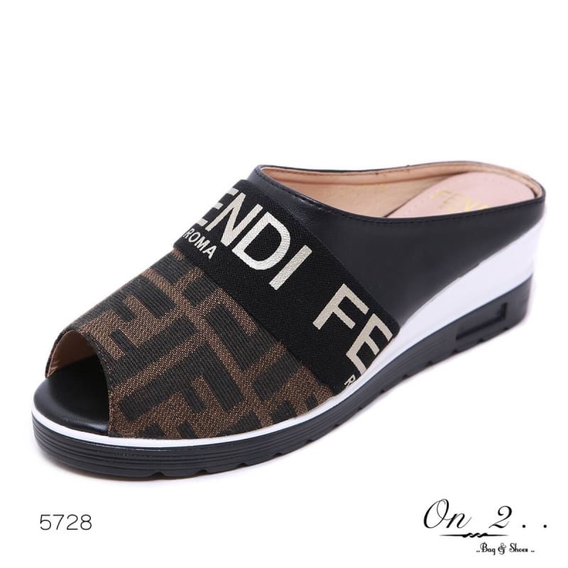 FENDI Shoes แบบใหม่พร้อมส่งคะ ผ้าใบเสริมส้น FENDI เปิดหลัง หน้าเปิด ทรงสวยใส่สบาย น้ำหนักเบา แบบขายดี งานปั้มแบรนด์กล่องแบรนสีเหลืองตามรูป ด้านในมีถุงผ้ากันฝุ่นให้ เสริมส้น2” งานจริงสวยเบอร์แรง ห้ามพลาดนะคะ