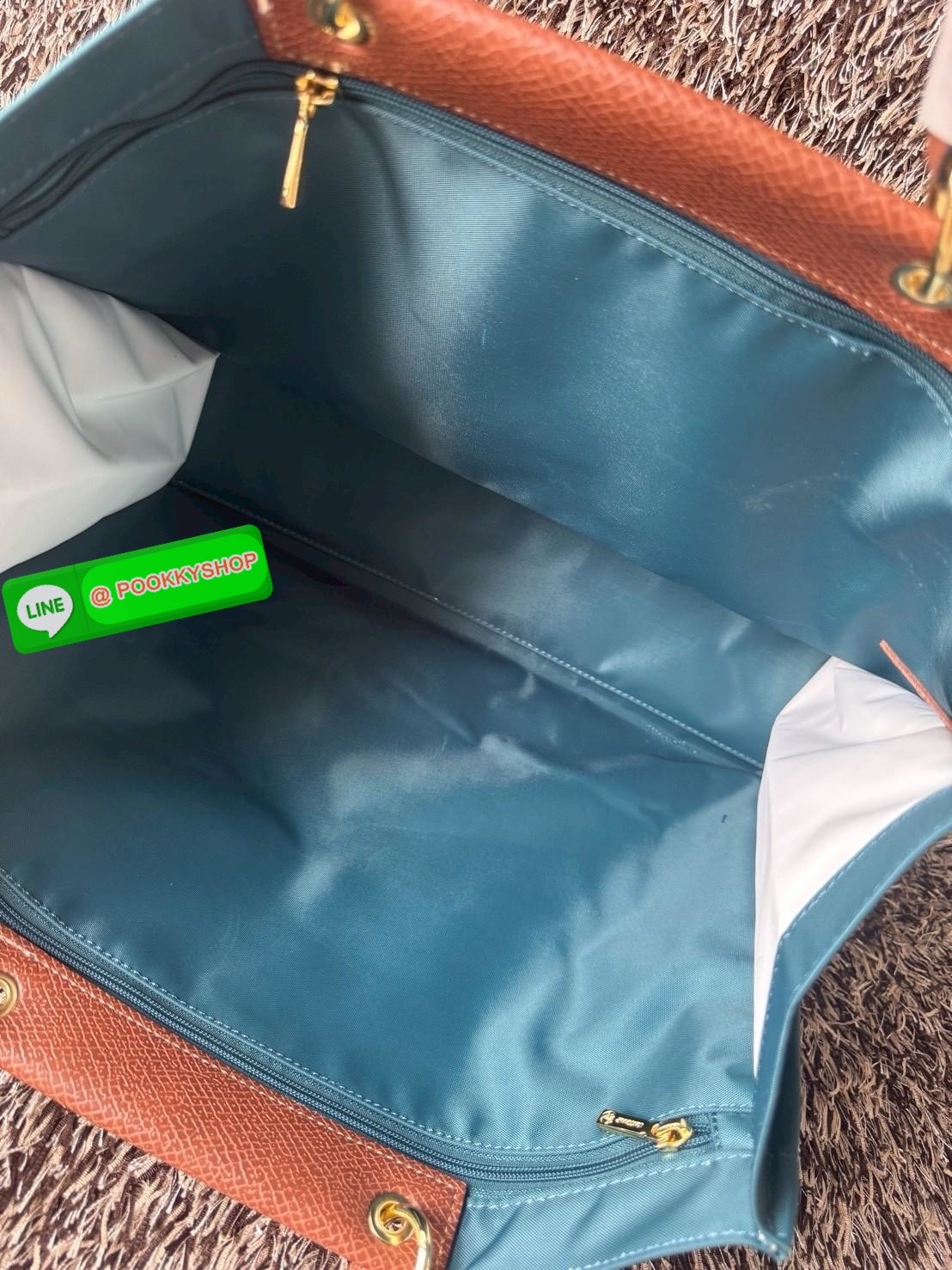 LONGCHAMP Cabas Tote bag L กระเป๋าโท้ทขนาดใหญ่ใช้ในชีวิตประจำได้หลายรูปแบบ ช่วยเพิ่มบุคลิกด้วยความสง่างาม มีกระดุมสแน็ปที่ปากกระเป๋า วัสดุไนลอนอันเป็นเอกลักษณ์ที่มีความยืดหยุ่นและน้ําหนักเบา