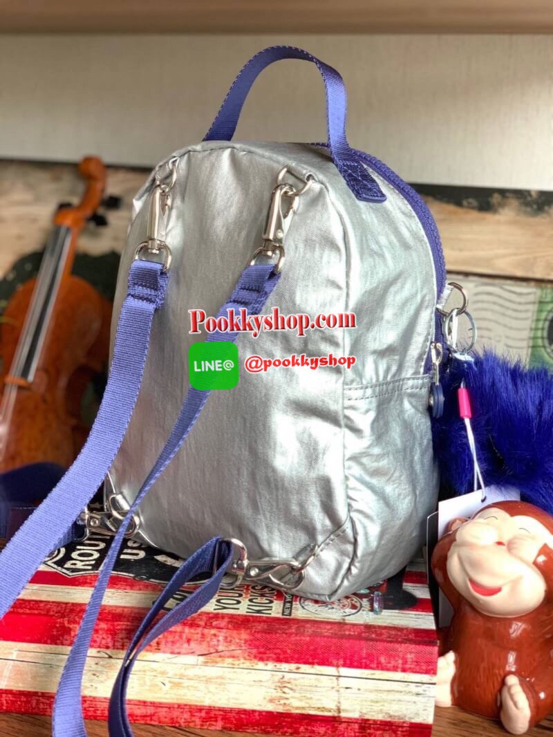 Kipling BRight Disney's Minnie Mouse And Mickey Mouse รุ่น Mini Backpack เป็นได้ทั้งทรงcrossbody และmini Backpack พร้อมสายสะพาย2เส้น ปรับฟรีไซส์ได้ สามารถน้ำหนักเบา วัสดุ100% Polyamide ดีเทลน่ารักๆจากบรรดามิคกี้และมินนี่ที่มาวาดลวดลายลงบนกระเป๋าให้ดู