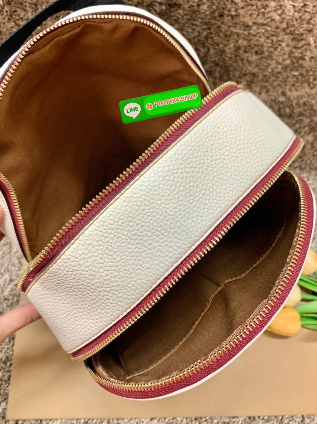 NEW ARRIVAL! น้องแมวเสือน่ารักมากๆเลยค่าา! COACH COURT BACKPACK IN SIGNATURE WITH TIGER ((C7317)) พร้อมส่ง น่ารักขนาดนี้ ไม่มีได้งัยย! กระเป๋าสะพายหลังแบบมีหูหิ้ว รุ่นนี้ใช้ทั้งแท้อย่างดีทั้งใบ ลายหนังสวย นิ่มดีมากๆเลยค่ะ ด้านหน้าสกรีนลายรูปแมวเสือตระกูลเ