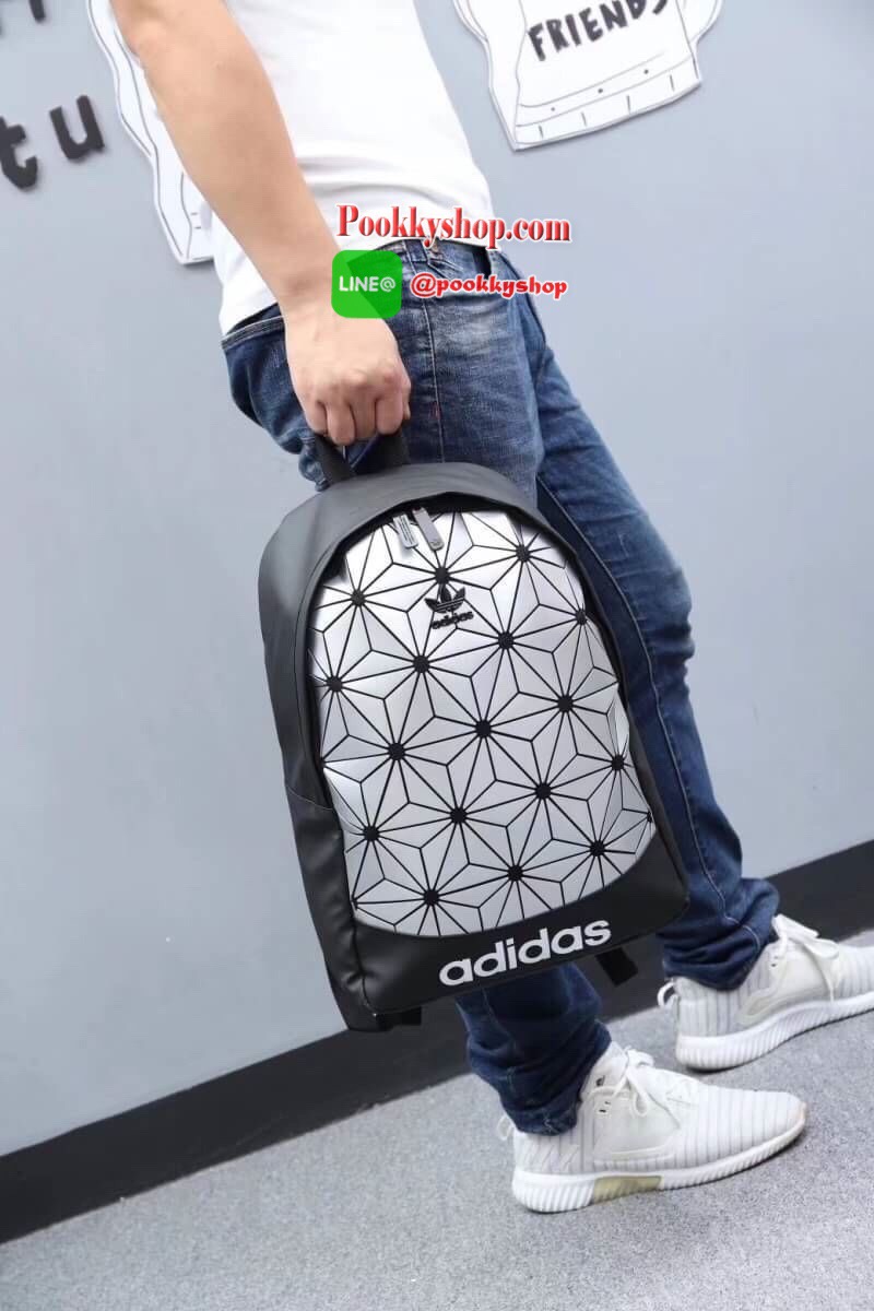 New arrival ! Adidas original 3D backpack พร้อมส่งค่ะ!! กระเป๋าสะพายหลัง รุ่นนี้ใช้ได้ทั้งชายหญิง วัสดุเนื้อ matte สุดฮิต น้ำหนักเบาค่ะ ด้านหน้ามีโลโก้แบรนด์ เปิดปิดกระเป๋าแบบซิปคู่ ภายในโล่ง กว้าง ใส่ของจุมากๆค่ะ มีช่องซิปและช่องเล็กให้ใส่ของจุกจิกค่ะ สา