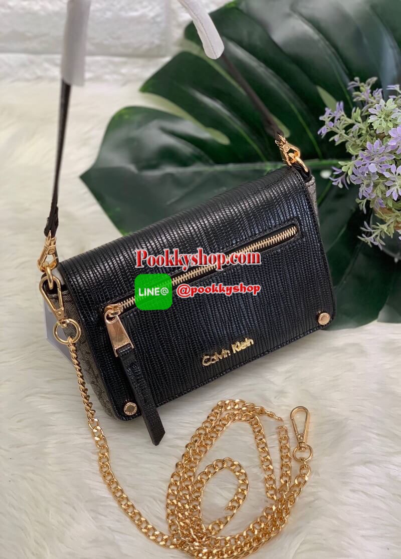 New arrival !! CALVIN KLEIN HANDBAG // SHOULDER BAG กระเป๋าถือ//คล้องไหล่//สะพายข้าง//หรือครอสบอดี้ร์ได้ค่ะ ดีไซด์สวย น่าใช้มากๆค่ะ วัสดุหนังผสมนิ่มมือค่ะ ด้านมีโลโก้แบรนด์ พร้อมช่องซิปใส่ของจุกจิก เปิดปิดกระเป๋าแบบกระดุมแม่เหล็ก ภายในแบ่งสามช่อง สามารถใส