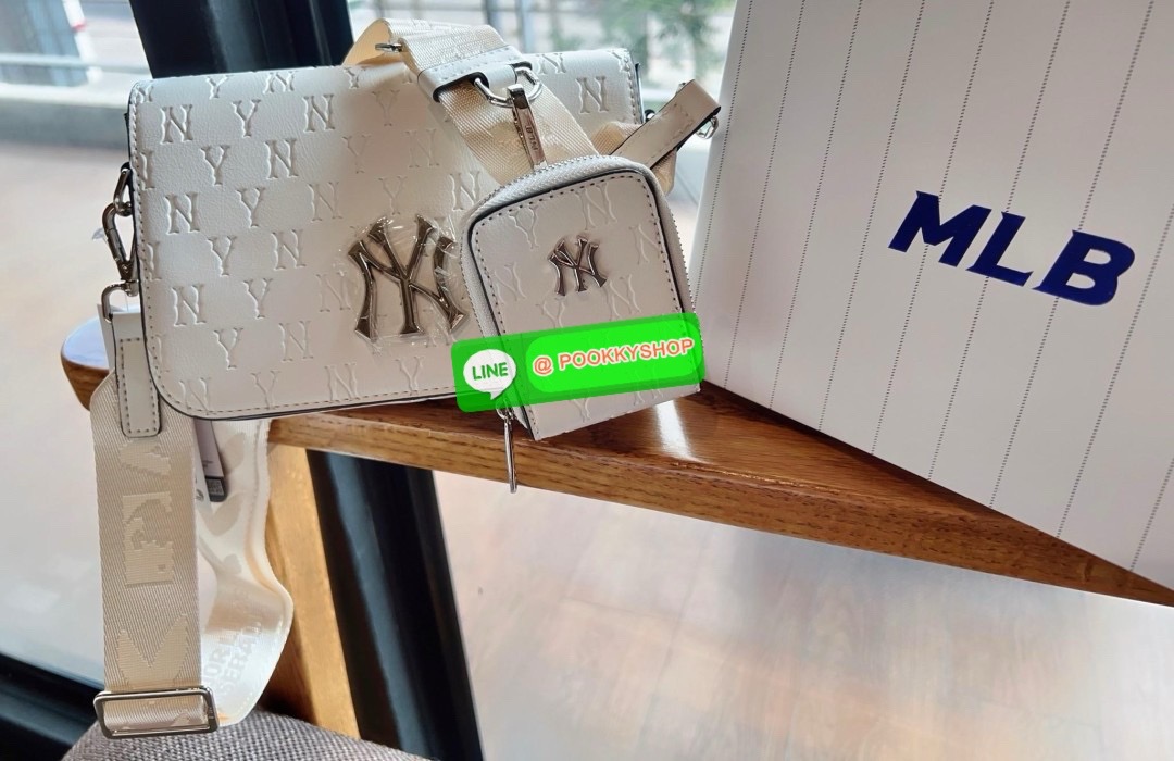 NEW IN! ใบจริงน้องสวยมากๆ คุ้มแก่การมีติดตัว! MLB MONOGRAM EMBO CROSS BAG 💌พร้อมส่ง! ใครมีแล้วหรือจะมีเพิ่มหรือซื้อเป็นของขวัญให้เพื่อนๆรุ่นนี้ไม่ทำให้ผิดหวังค่ะ หนังแท้อย่างดี ปั้มลายแบรนด์ทั้งใบ