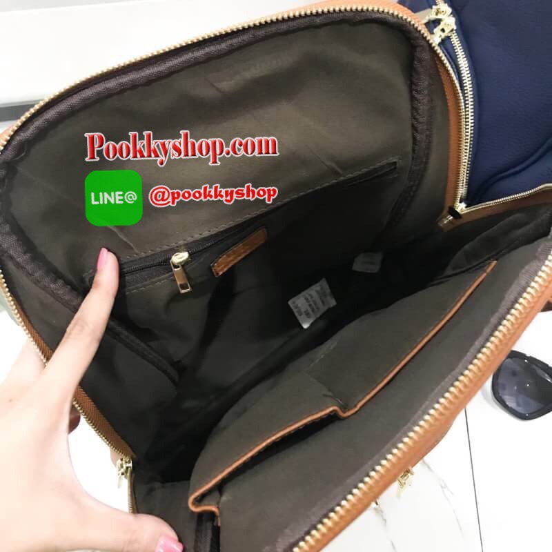 New Arrival ทางร้านได้กระเป๋าเป้รุ่นที่ขายดีมากๆจากแบรนด์ Luxe มาค่ะ ตัวหนังพียูสวยมาก เนื้อนิ่ม เหมือนหนังแท้ ใบนี้รูปทรงเรียบๆใช้ได้บ่อยทุกเวลาคะ น้ำหนักเบามากเพียง 460 กรัม มีมาให้เลือกถึง 3 สี สีดำ สีน้ำตาล และสีน้ำเงิน รุ่นนี้พิเศษตรงที่ขนาดสามารถใส่