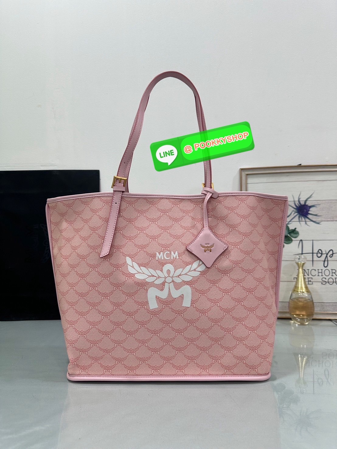 MCM Himmel Shopper in Lauretos • กระเป๋าช้อปเปอร์รุ่นHimmel Shopper • วัสดุ Lauretos Monogram Canvas ลายตัว M + ใบลอเรล เอกลักษณ์ใหม่ของ MCM