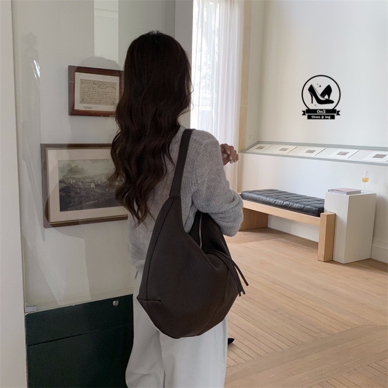 Shopping bag Korea style ▪️กระเป๋าสะพายไหล่ทรงย่าม มีซิปปิดมิดชิด วัสดุเป็นหนังพียูนิ่ม (PU leather) ใบใหญ่ใส่ของได้จุใจ