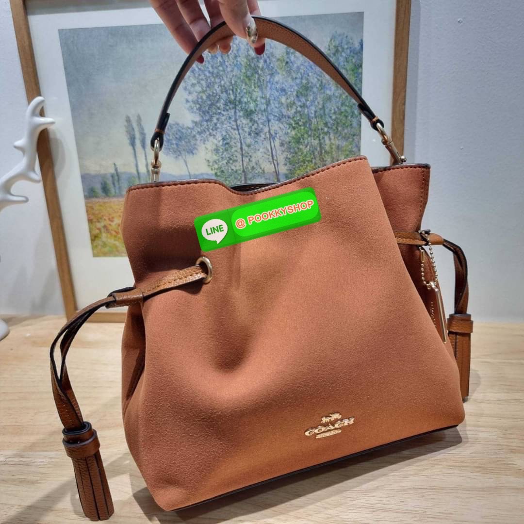 COACH CM091 ANDY CROSSBODY Details คอลสุดฮิต ดีไซน์สุดฮอต ให้สาวๆได้สวยหรู ดูแพงก่อนใคร กับกระเป๋าสะพายข้างขนาดกำลังสวย ดีไซน์ไม่เกร่อ มีดีเทลรูดเก็บปากกระเป๋า ปรับเปลี่ยนทรงได้เลย กิมมิคล้วนๆ ปากกระเป๋ามีกระดุมแม่เหล็กปิดกันของหล่นได้ ภายในโล่งกว้าง เลิศ