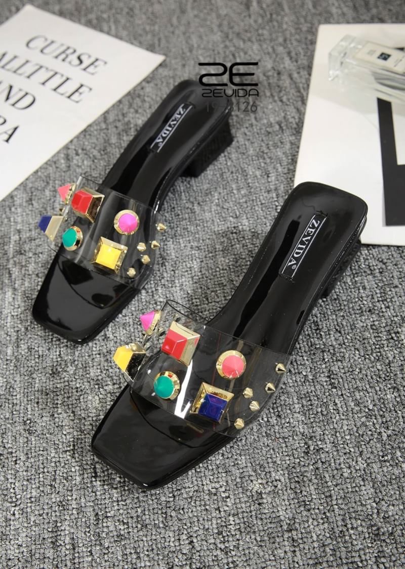 เเบบขายดีพร้อมส่งรุ่น best seller ส้นสูงวัสดุพียูใสนิ่มเเบบสวมติดหมุดสีStyle Valentino ส้นสูง 2 นิ้ว เป็นรุ่นที่ใส่ง่ายมากๆ กระเเสเเรงเว่อร์ๆ เห็นเเล้ว like เลย ใส่เเล้วดูเซ็กซี่ เปรี้ยวดูดี ขับผิวขาว ครบ!!!ไม่อยากพลาด รีบจับจองเป็นเจ้าของกันด่วน