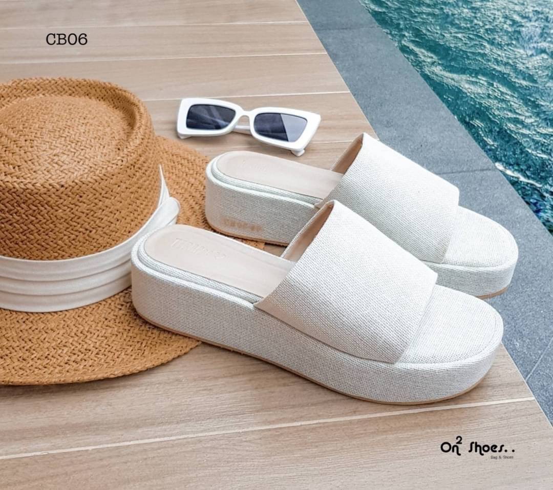 พร้อมส่ง รองเท้าทรง Tosat (โทสต์) สุดฮิต ตัวนี้ส้นและพื้นงานเกรดเทียบหลักพันได้เลยค่ะ วัสดุโฟมแข็งสำหรับทำส้นโดยเฉพาะน้ำหนักเบาใส่เดินสบาย ไม่ยุบไม่ยวบ พื้นรองอย่างดีกันลื่น ไม่สึกง่าย ตอบโจทย์สำหรับสาวๆที่ใส่เดินยืนนานๆได้ดี วัสดุตัวรองเท้าเป็นผ้าแคนวาสม