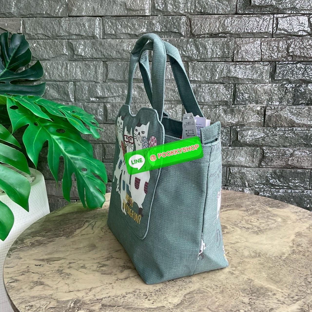 กระเป๋าถือ คล้องแขน ทรงโท้ทสุดเก๋และน่ารัก Nekomaruke Hamipoke Bag จาก Kusguru Japan กระเป๋าโท้ทสุดน่ารักใบนี้เหมาะสำหรับผู้หญิง และเป็นไอเทมใหม่ในคอลเลกชันฤดูใบไม้ผลิ/ฤดูร้อน 2025