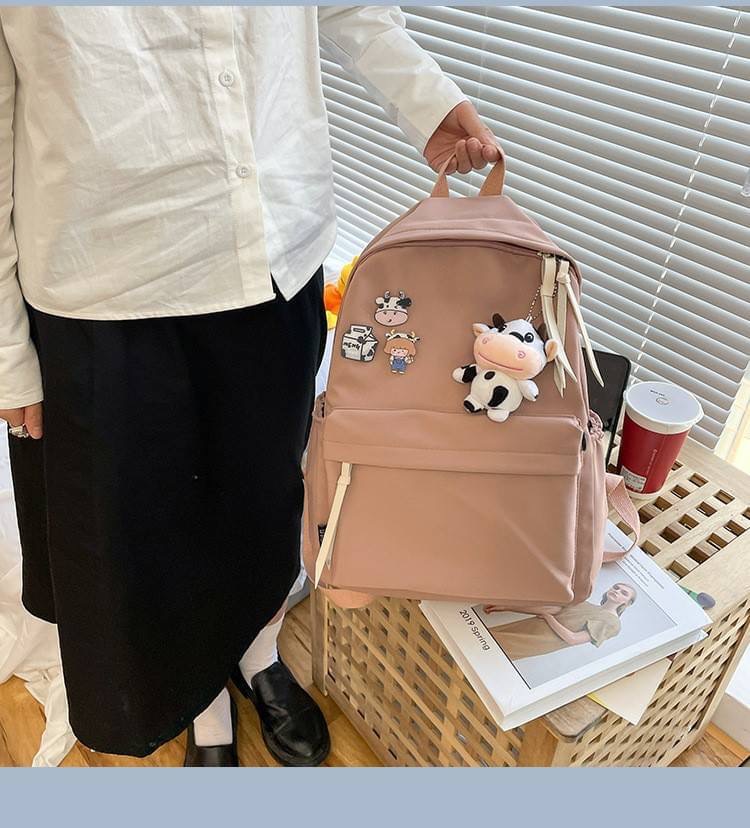 รุ่นใหม่ พร้อมส่ง!!!!!!! Angus backpack ต้อนรับปีวัวกับเป้น้องวัวแองกัส รุ่นนี้แถมฟรี! เข็มกลัด3ชิ้นตามภาพ และพวงกุญแจตุ๊กตาวัวทุกใบ