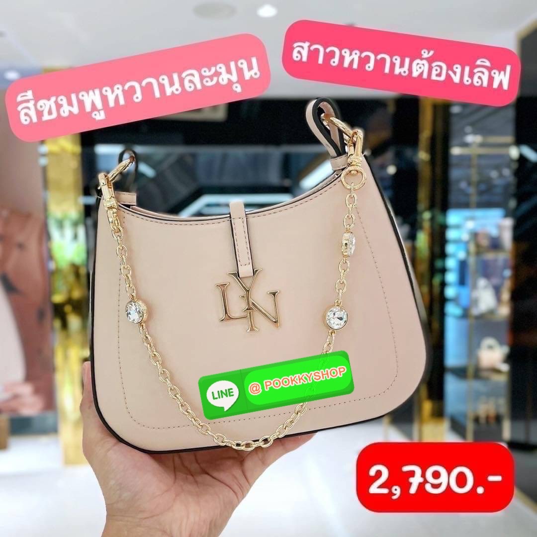 Lyn งานแท้💯 outlet ถูกกว่าช้อปจ้าสะพายข้าง คอลเล็คชั่นใหม่ สวยหรูดูแพง งานขนาดกำลังพอดี สายสะพายสั้นโซ่ถอดได้ ด้านในป้ายเเทคLyn สีทอง ถือวันชิลๆน่ารักนร้า
