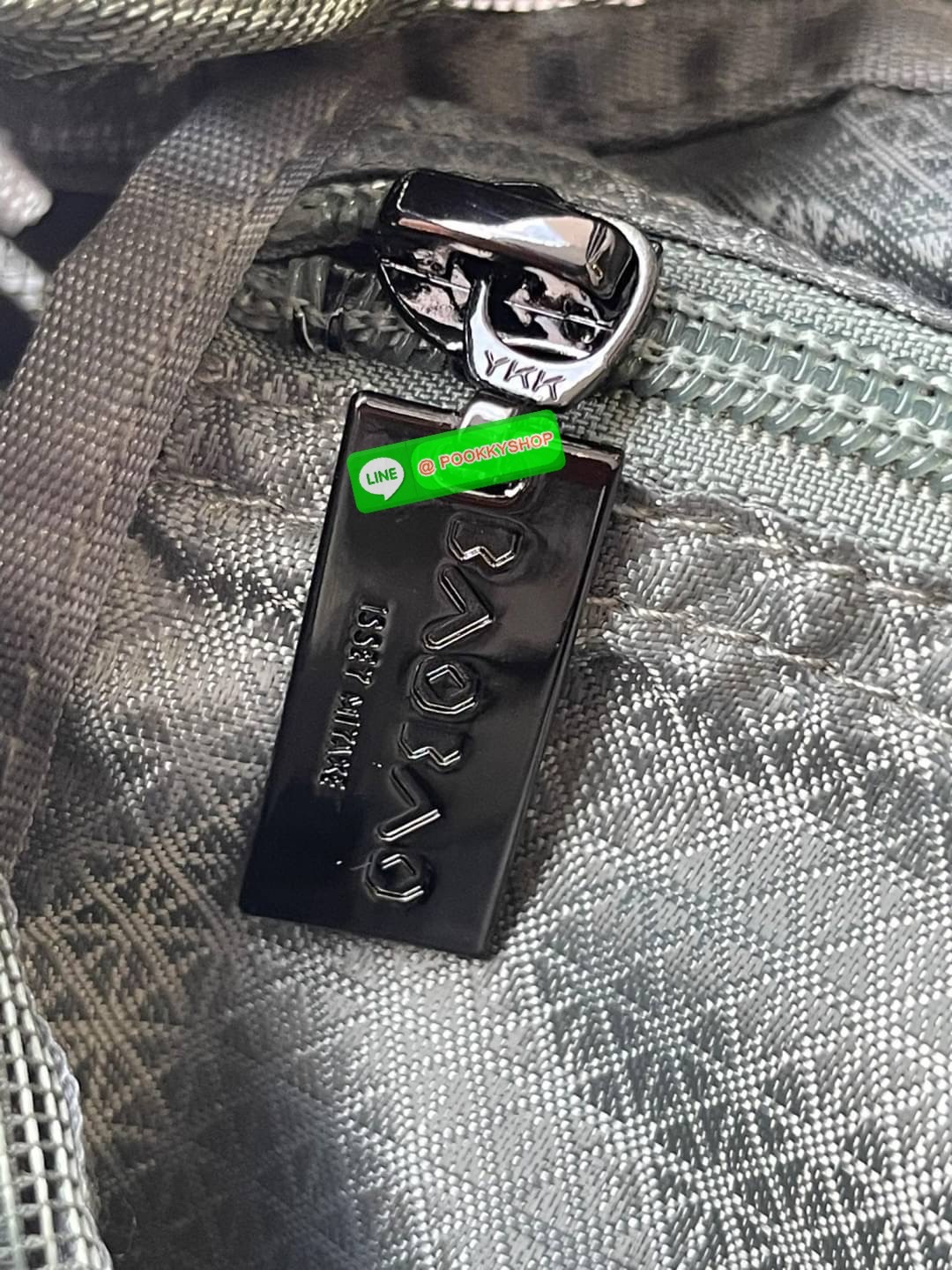 Baobao Issey Miyake 6x6 กระเป๋า Tote รุ่นนี้ถือว่าเป็นกระเป๋า Tote ไซส์กลางที่เหมาะกับการพกพาสิ่งของที่จำเป็นในทุก ๆ วัน มาพร้อมสายที่สามารถปรับได้ทั้งสองสาย และมีช่องใส่ของช่องเล็กด้านใน 1 ช่อง จุของได้เยอะแถมยังทนทาน ใช้เป็น Everyday Bag ได้เลยคะ พกพาสะ