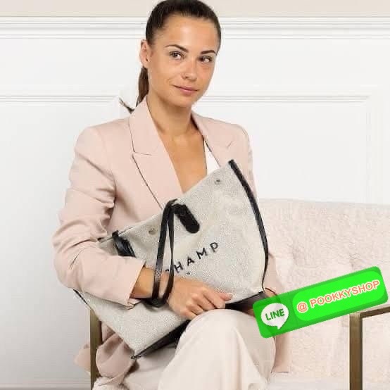 LONGCHAMP ESSENTIAL TOILE SHOULDER BAG L ECRU กระเป๋าสะพายไหล่ ใบใหญ่ สาวสายแบกไม่ควรพลาด ใส่เอกสาร แล็บท๊อป แฟ้มงานหรืออื่นๆใบเดียวจบคะ กระเป๋ามีความยืดหยุ่นและน้ำหนักเบา ปิดด้วยระบบสแน็ปอิน Longchamp ได้ปรับปรุงไลน์ผลิตภัณฑ์ ROSEAU อันเป็นสัญลักษณ์ใหม่ท