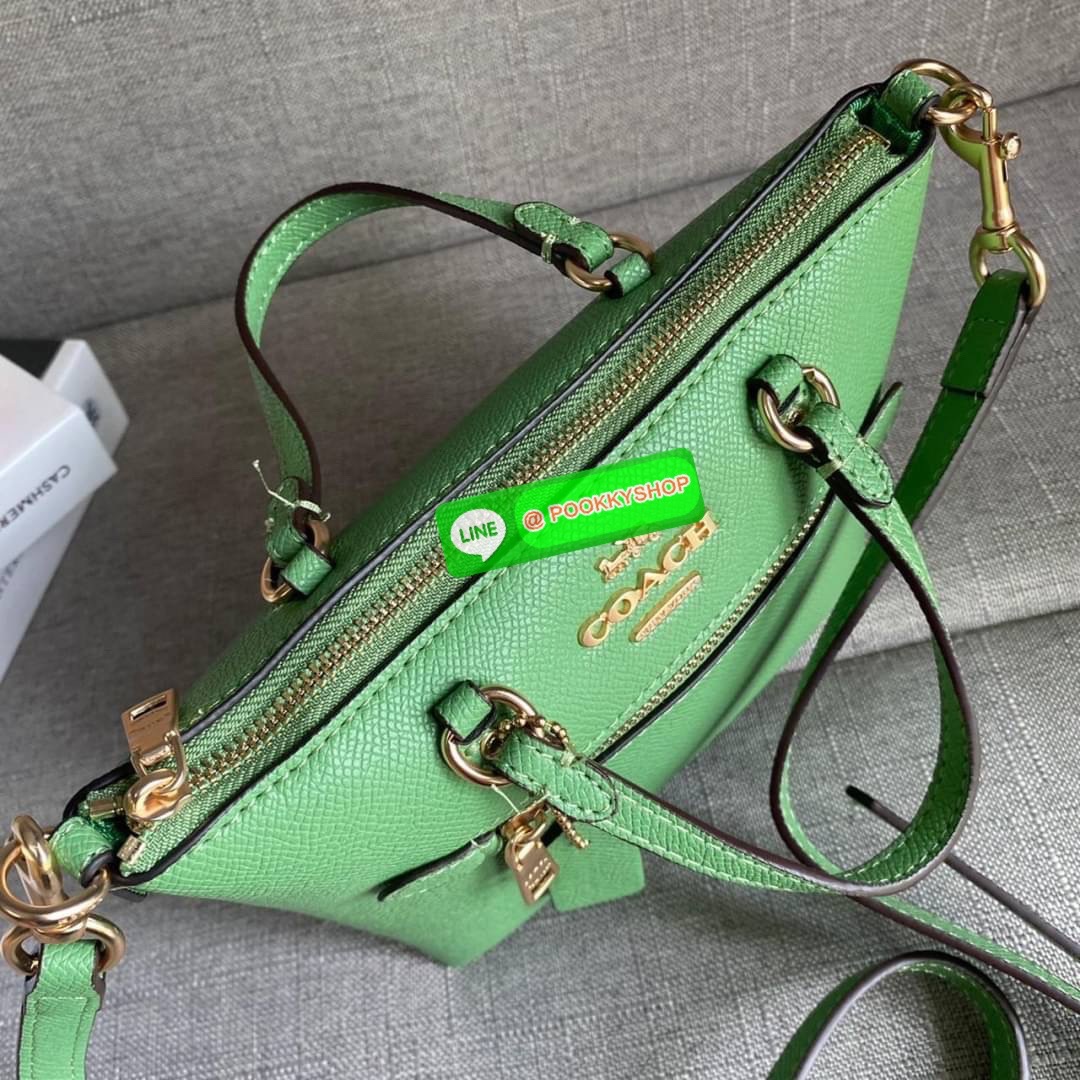 Coach Mini Gallery Crossbody With Stripe Heart Print (coach ca793) กระเป๋าสะพายข้าง เทรนรุ่นเล็กมาแรงวัสดุหนังแท้ทั้งใบ เปิดปิดด้วยซิป มีช่องใส่บัตรเครดิต 2 ช่อง ซับในผ้า สายสะพายถอดได้ สามารถสะพายข้างหรือสะพายไหล่ได้