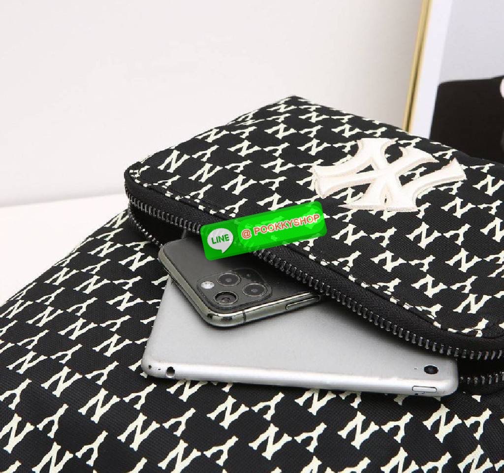 MLB เป้ใบใหญ่จุของได้เยอะมาก เหมาะสำหรับสะพายเดินทางไปเที่ยว หรือสะพายไปเรียนได้นะคะ สามารถใส่ iPad ได้