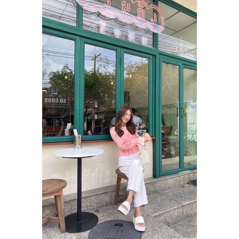 พร้อมส่ง รองเท้าทรง Tosat (โทสต์) สุดฮิต ตัวนี้ส้นและพื้นงานเกรดเทียบหลักพันได้เลยค่ะ วัสดุโฟมแข็งสำหรับทำส้นโดยเฉพาะน้ำหนักเบาใส่เดินสบาย ไม่ยุบไม่ยวบ พื้นรองอย่างดีกันลื่น ไม่สึกง่าย ตอบโจทย์สำหรับสาวๆที่ใส่เดินยืนนานๆได้ดี วัสดุตัวรองเท้าเป็นผ้าแคนวาสม