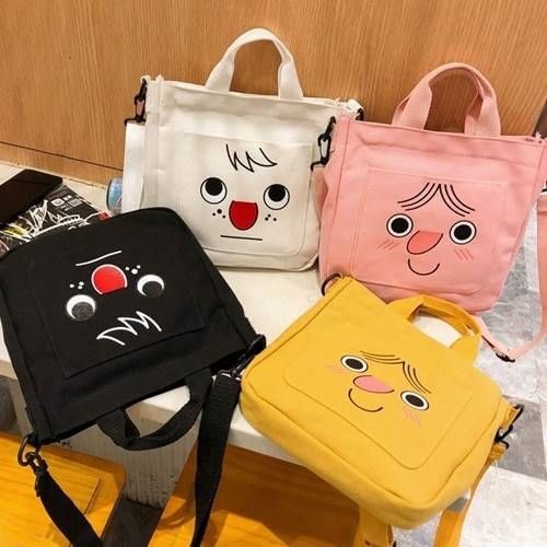 รุ่นใหม่ พร้อมส่ง!!!!!!!! Monna bag น้องมอนน่า จมูกแดงโตๆ มีหน้าม้า มี4สีให้เลือกสดใสกันไปป ได้ทั้งถือและสะพายเลย ใส่ของได้เพียบ เน้นๆ