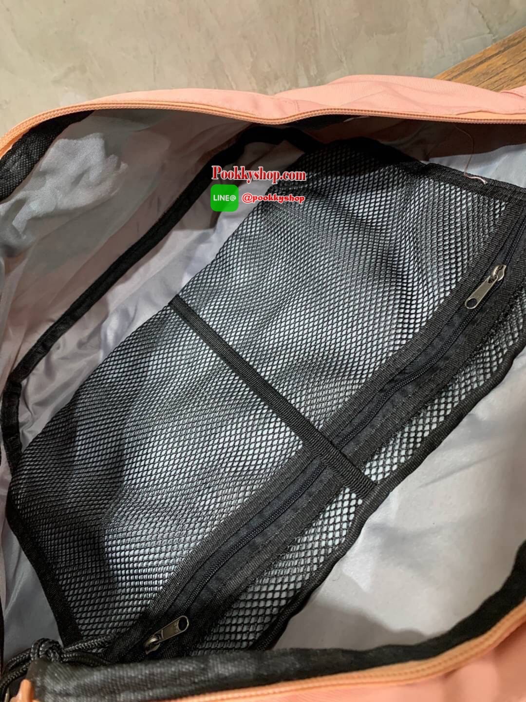 Nike Tech hip pack กระเป๋าคาดเอว Nike Tech สีใหม่..รุ่นใหม่ชนช้อป!! ให้คุณหยิบใช้อุปกรณ์กีฬาและพกพาได้อย่างง่ายดาย พร้อมโดดเด่นด้วยกระเป๋าซิป 2 จุดสำหรับเก็บสิ่งของ และสายกระเป๋าแบบปรับได้เพื่อให้แนบกับลำตัว ใช้งานได้คล่องตัว ใส่ของได้จุสมใจเลยคร้า