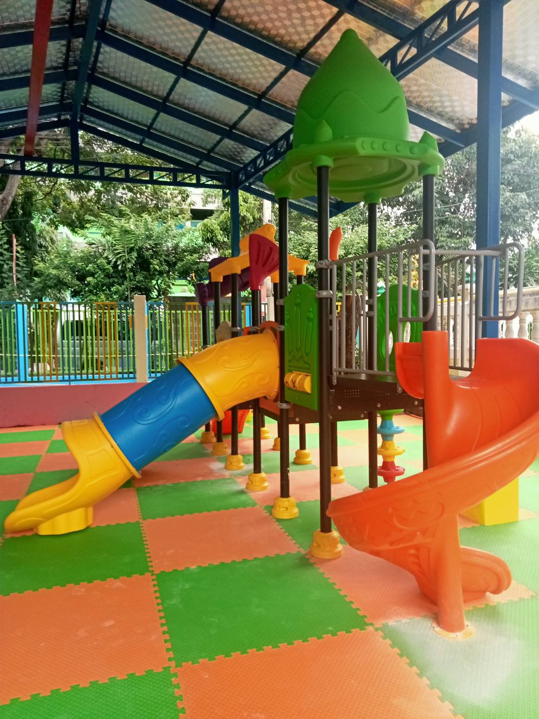 แผ่นยางปูพื้น แบบจิ๊กซอ ขนาด 1 x 1 เมตร หนา 25 มม.