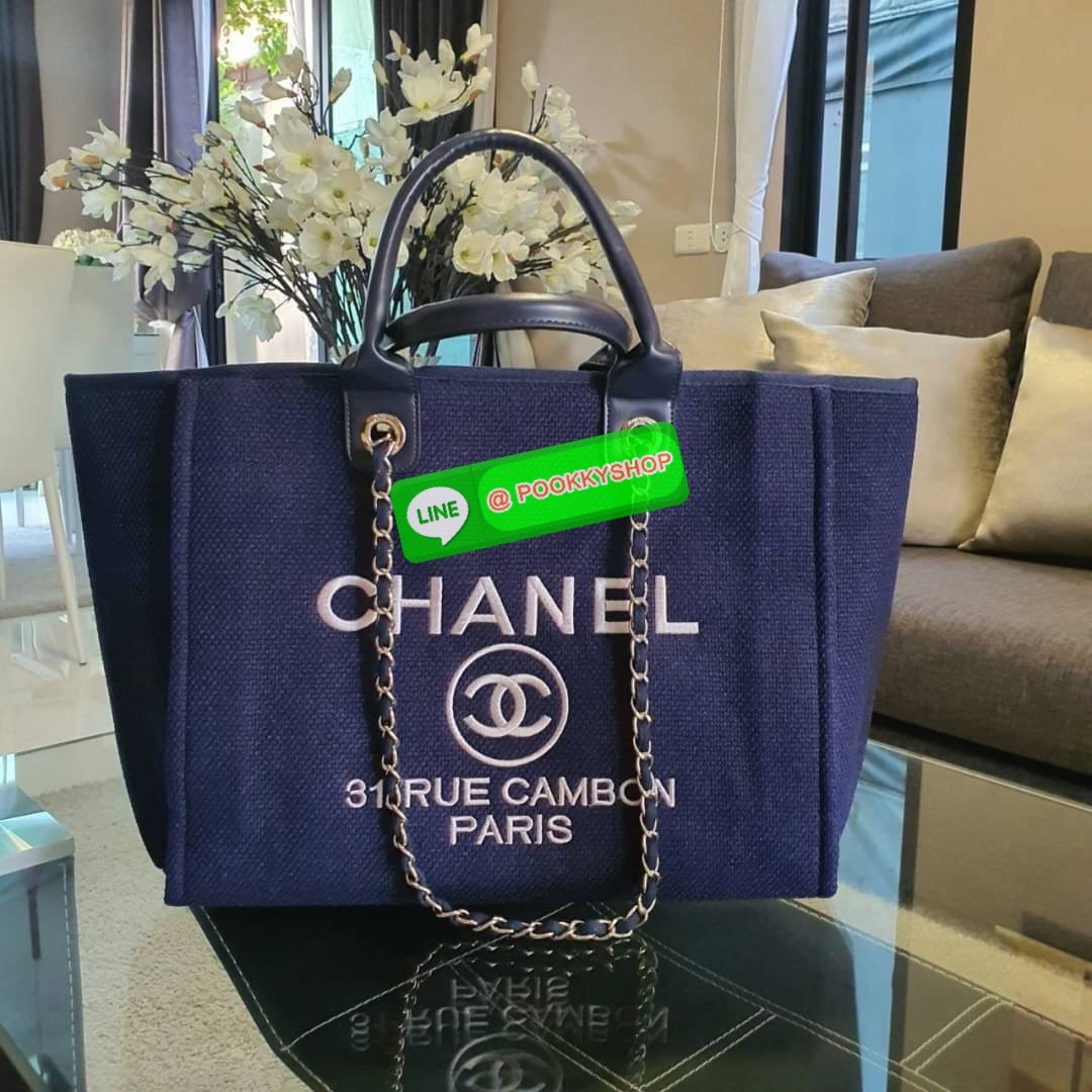 กลับมาพร้อมส่งอีกครั้ง!! รอบนี้มีมาให้เลือก8สี เลยค่ะ กับรุ่นที่สาวๆรอคอย CHANEL CANVAS TOTE BAG จากงานพรีเมี่ยม VIP GIFT รุ่นดังเลยค้า SIZE ใหญ่อลัง ตัวกระเป๋าเป็นผ้า CANVAS เนื้อดีสมราคา อะไหล่เงินปั้มแบรนด์แท้ทั้งใบ ด้านหน้าปัก logo แบรนด์สุดหรู จุของไ