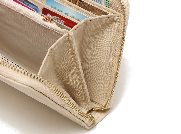 กระเป๋าสตางค์ Aldo กระเป๋าถือ สีครีม แบรนด์เนม Aldo แบรนด์หรูจาก แคนนาดา เนื้อสีครีม มีลายTexture ในตัว ช่องใส่ของใหญ่2ช่อง ช่องเสีบบัตร 2ด้าน