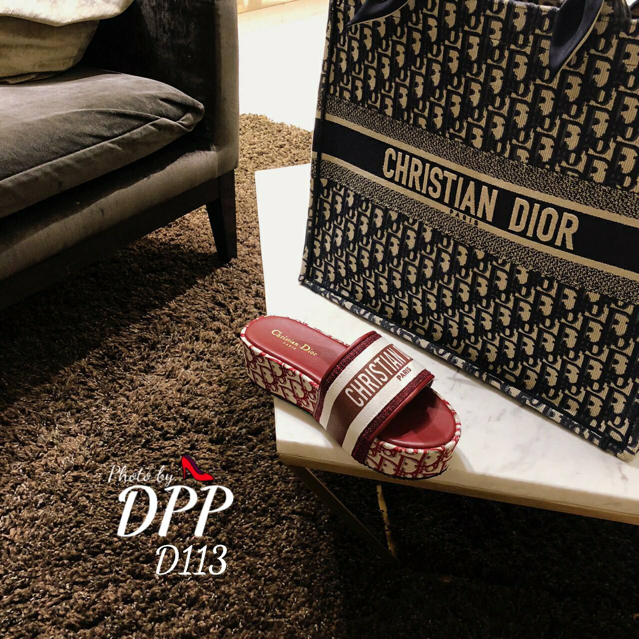 D113 พร้อมส่ง แบบใหม่ก่อนใคร DIOR2019 DWAY SLIDE IN EMBROIDERED COTTON คอเลขชั่นใหม่ปีนี้ เริศมาก ในช้อป ยังมีวางขาย รองเท้าเสริมส้น สวมส้ม พื้นหนา2นิ้ว ใส่เดินสบาย งานเกรดA วัสดุทำจากผ้าลายแบรนด์ดิออ งานตัวจริงสวย หนูหรามาก ใส่กับเสื้อผ้าได้ง่าย