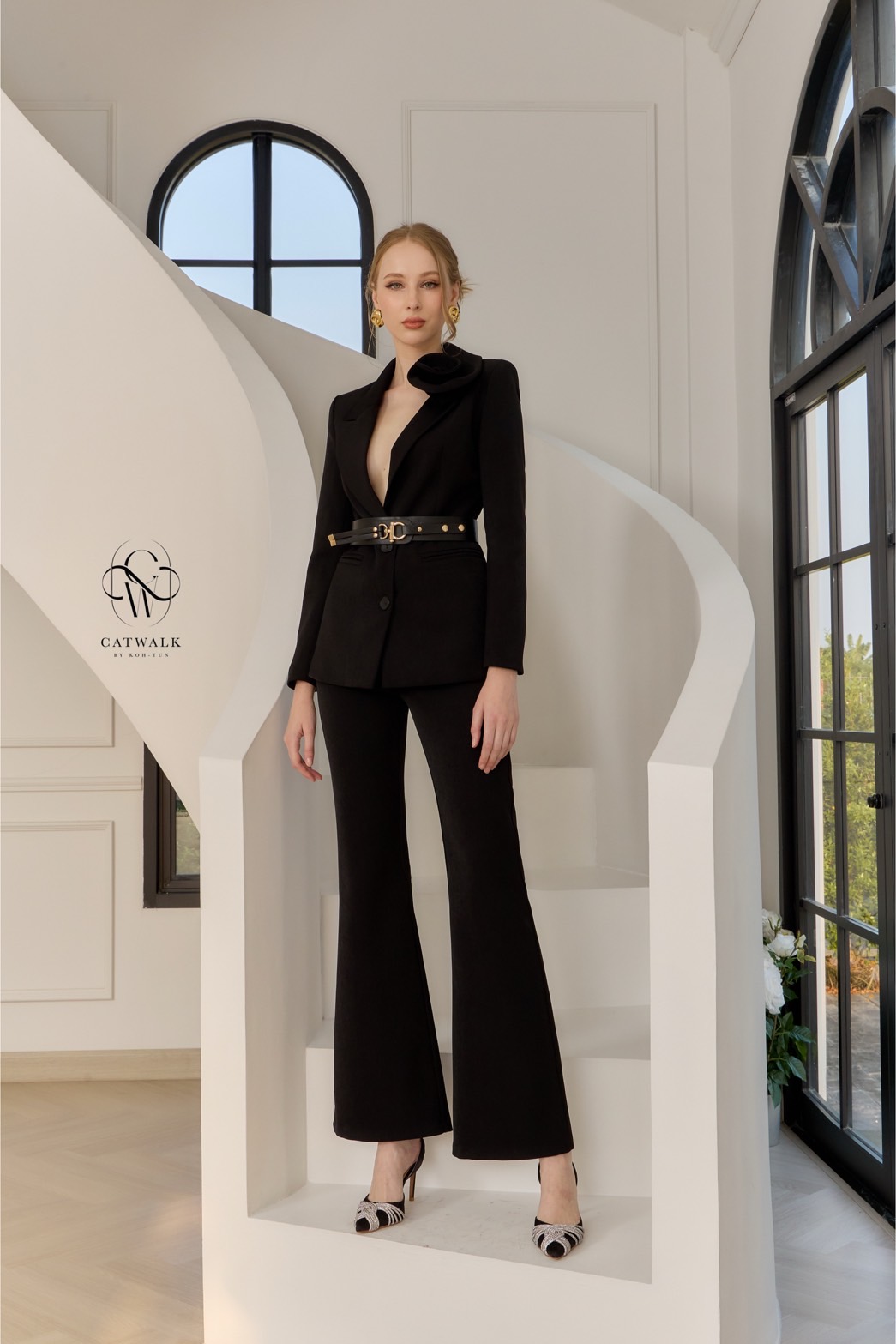 ชุดเซทแฟชั่น กับSet BLAZERปกดอกไม้+เข็มขัด+กางเกงทรงสวย