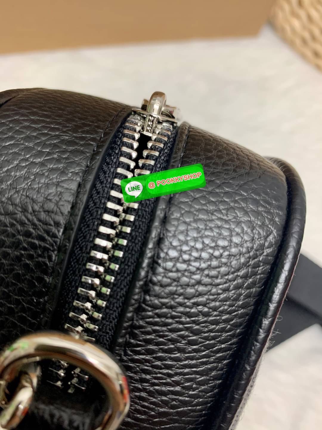 New arrival! 🌈รุ่นใหม่ห้ามพลาดค่ะ! Coach Dempsey Camera Bag In Signature Jacquard With Stripe And Coach Patch ((1912)) พร้อมส่งที่ไทย! กระเป๋าสะพายครอสบอดี้ร์กรือสะพายข้างได้ วัสดุJacquard+หนังแท้ สวยงามมากๆค่ะ ด้านหน้ามีป้ายวงกลมหนังโลโก้แบรนด์ เ