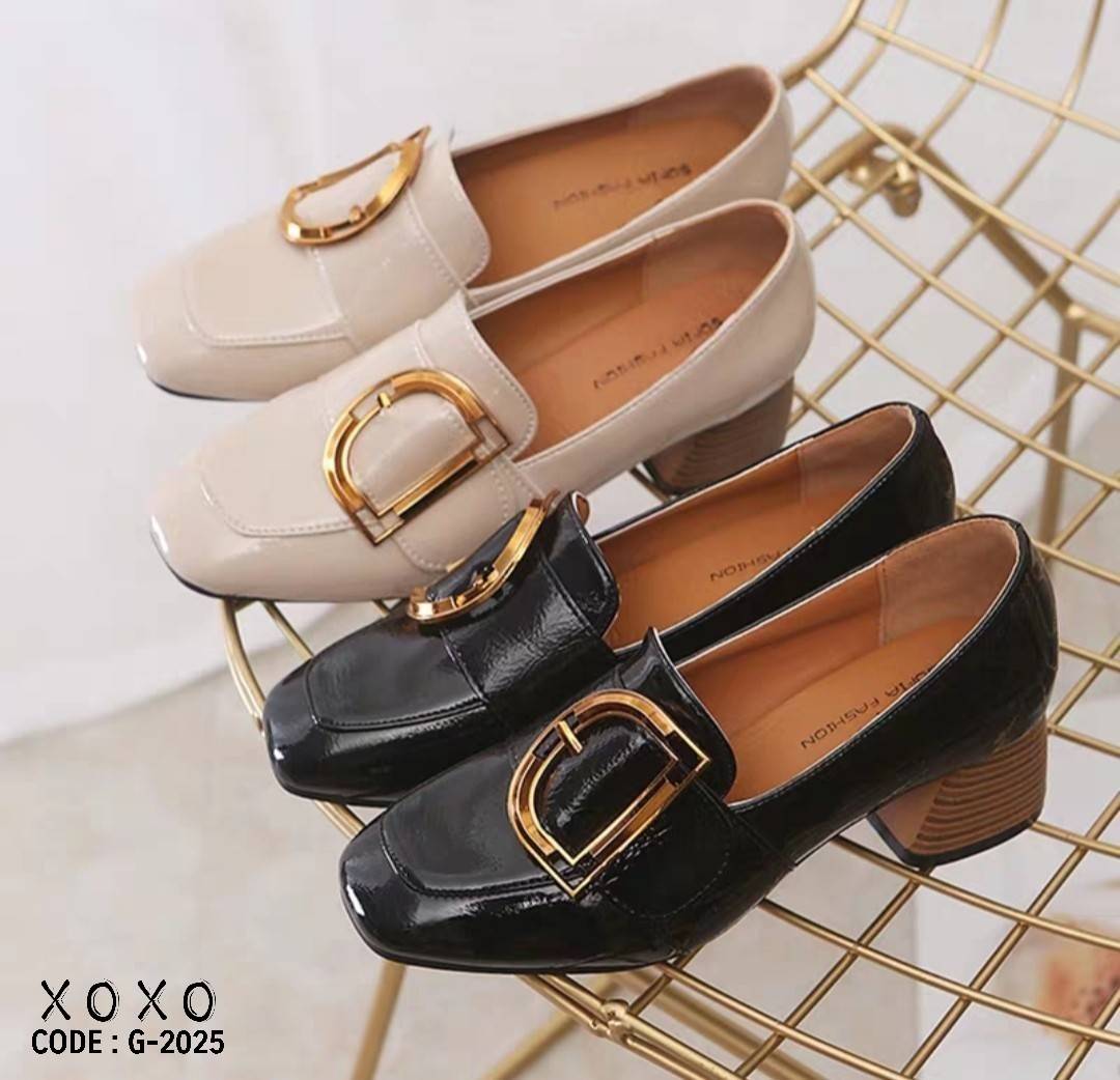 สินค้าพร้อมส่ง คัชชูสวม หน้ากว้าง ใส่สบาย สวยเก๋ ส้นไม้ มีส้นเล็กน้อย กำลังใส่สบาย วัสดุ PU ด้านบนติดอะไหล่ ทรงเหลี่ยม สวย แมทส์ชุดง่าย