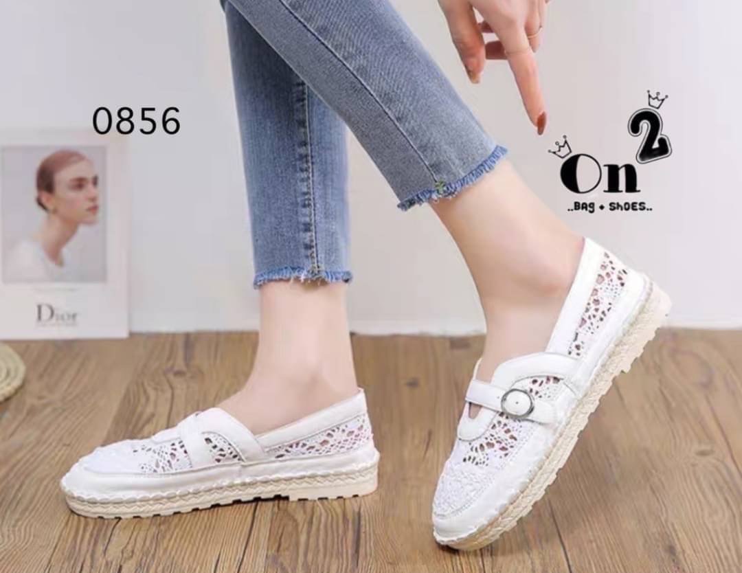รองเท้าคัชชูลูกไม้แต่งสไตล์วินเทจ งานมาใหม่น่ารักเวอร์... คู่นี้ใส่แมทกับชุดได้ง่ายทั้งกางเกงและกระโปรงได้หมดทรงสวย