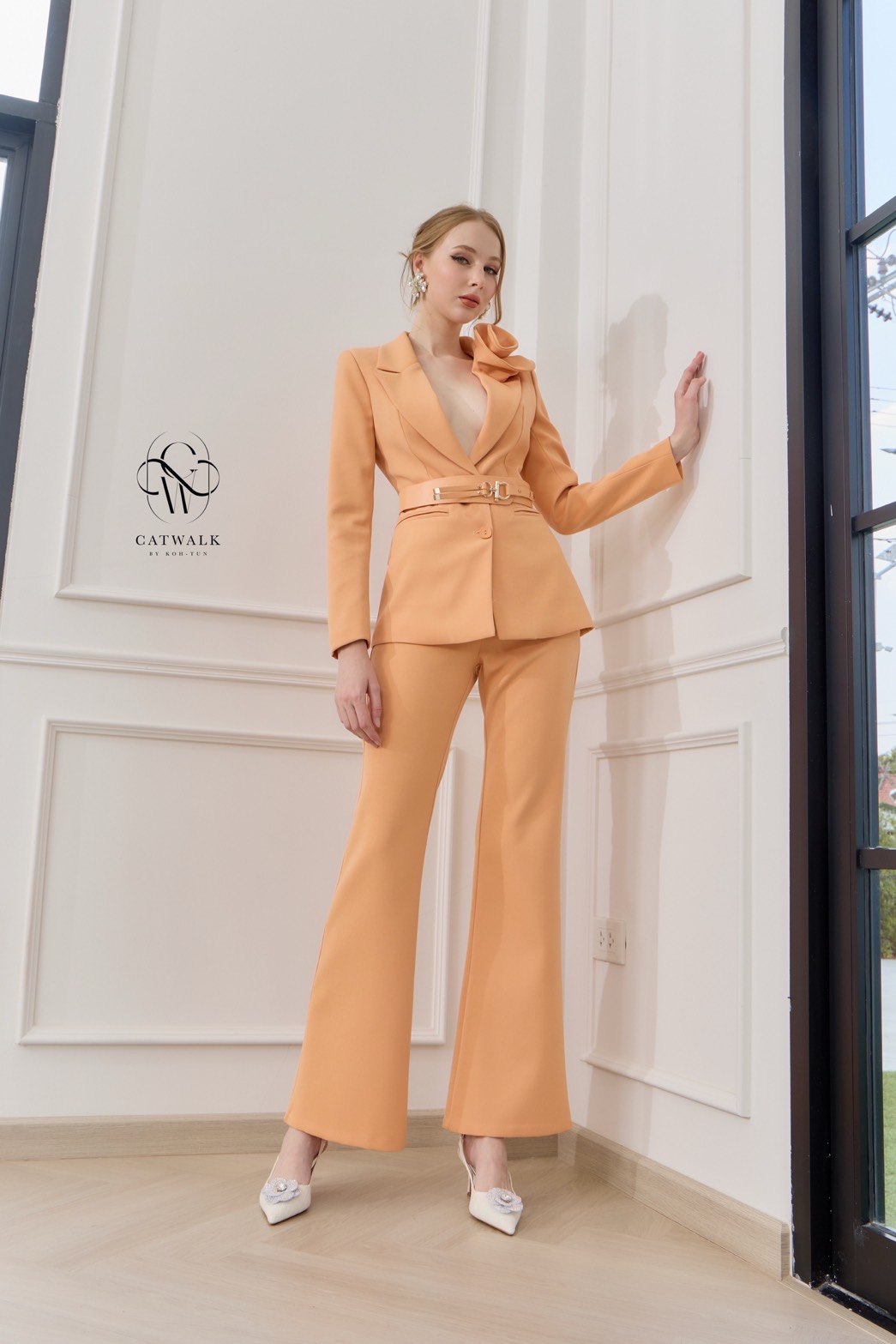 ชุดเซทแฟชั่น กับSet BLAZERปกดอกไม้+เข็มขัด+กางเกงทรงสวย