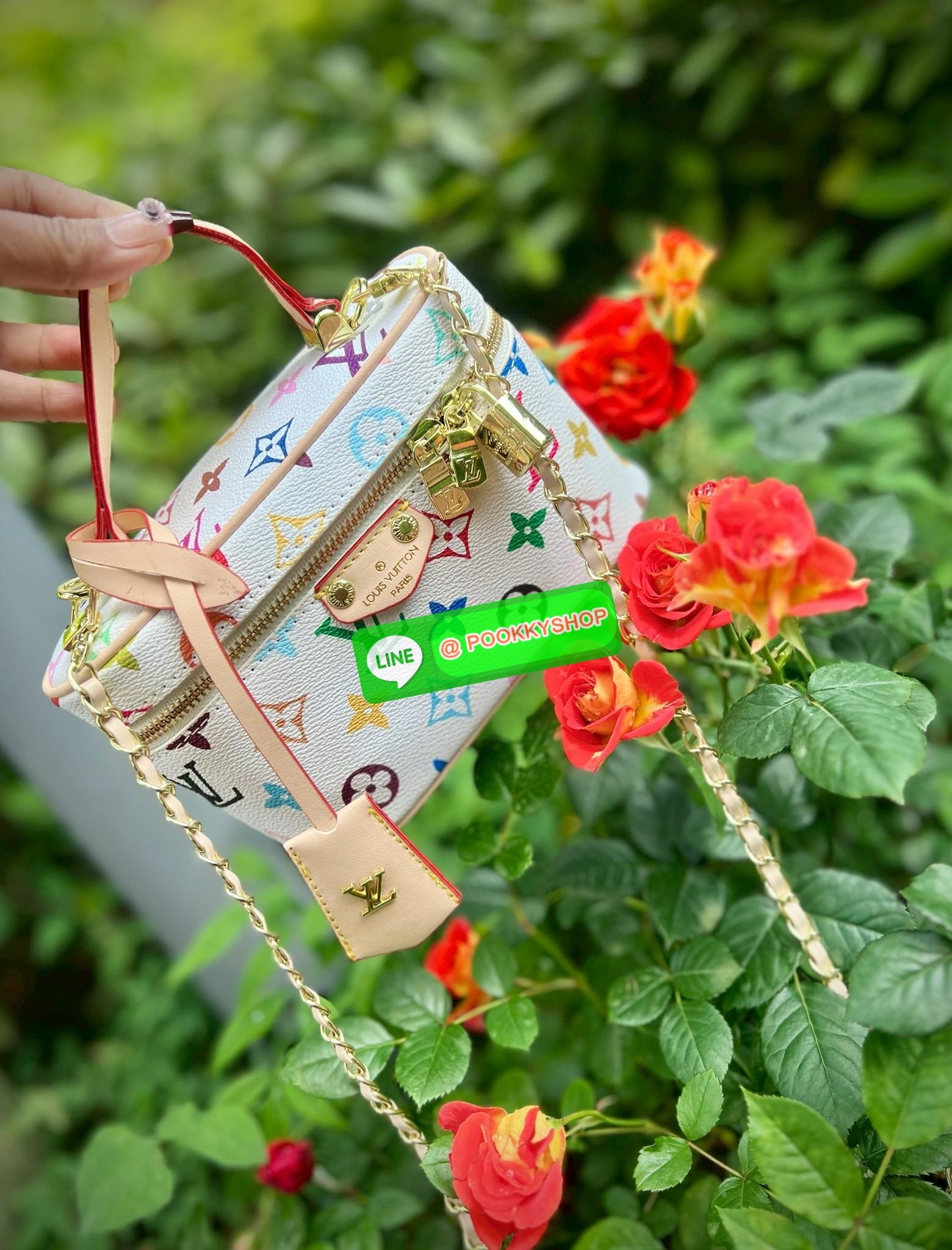 NEW ARRIVAL! **สินค้าเข้าใหม่** สุดฮอตกับน้องมินิๆสุดคลาสสิค ที่พกพาไปไหนมาไหนได้ตลอด สีสันสดใสสวยสะดุดตา ไม่ดูฉูดฉาดค่า! LOUIS VUITTON X MURAKAMI VANITY CHAIN POUCH MUITICOLOTED MONOGRAM ((Premium gift ตปท.))