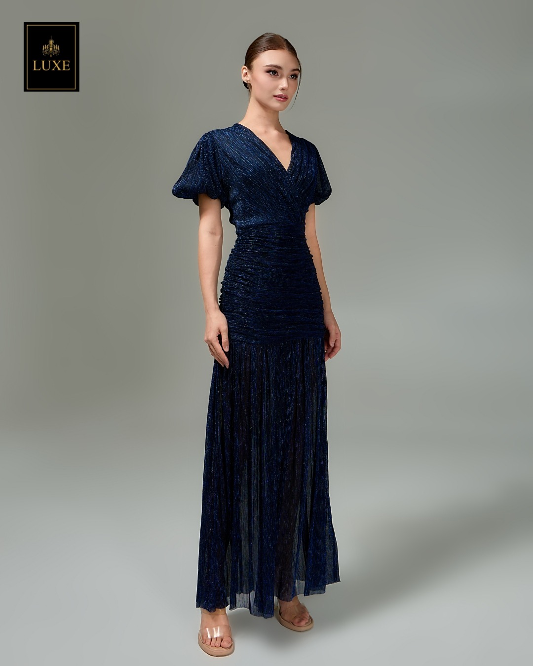 เดรสแฟชั่น แม็กซี่เดรสเสื้อคอวีป้าย แขนบอลลูน กระโปรงรูดเข้ารูปตรงสะโพก