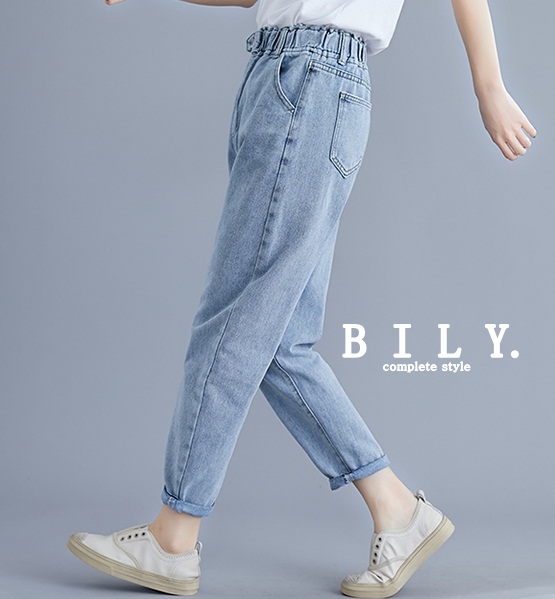 เข้าเพิ่มรอบ 2 !!! NEW ARRIVAL complete style by BILY กางเกงผ้ายีนส์เดนิมเนื้อนุ่มไม่แข็ง เอวยืดอย่างดี กางเกงดูคิ้วส์แต่งกระดุมหลอกด้านหน้า กระเป๋าข้าง กระเป๋าหลัง งานผ้าญี่ปุ่นนำเข้า ทรงสวยเท่ชิค งานน่ารัก ใส่สบายค่ะ