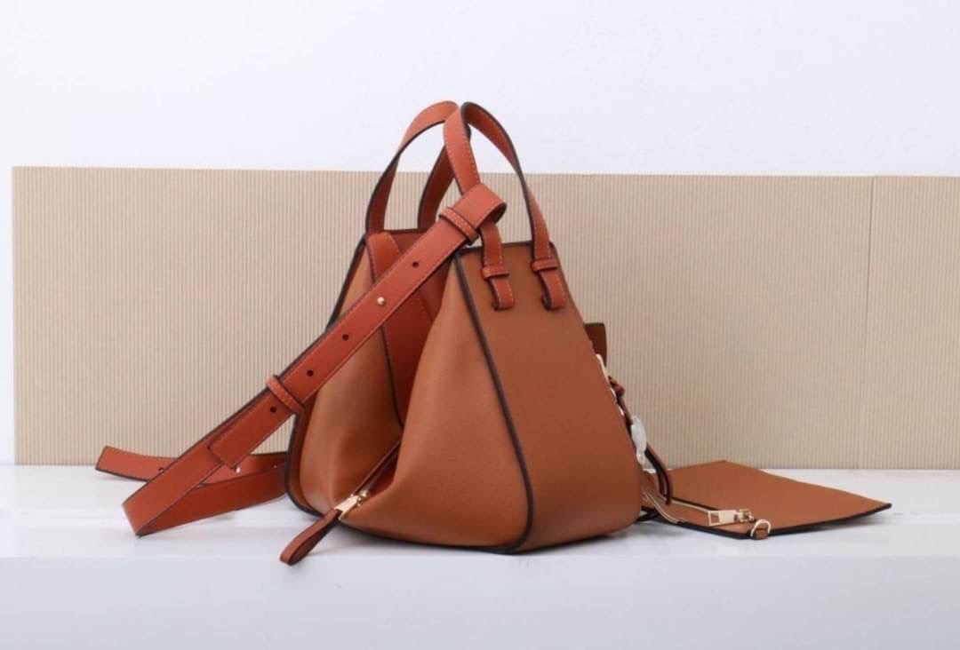 มาอีกรอบละจร้าาา Hammock รุ่นนี้ถามกันไม่เลิก เลยตั้งใจผลิตมาอีกครั้ง สวยๆทุกสี งายดีสวยเนี๊ยบทรงแป๊ะมาก พิเศษ..เลยจร้า แถมฟรี !! ตัวห้อยกุ้งน้อย เพิ่มความโดดเด่นขึ้นไปอีก ... งานนี้รับรองไม่ผิดหวัง ดีเทลรายละเอียดสวยมาก