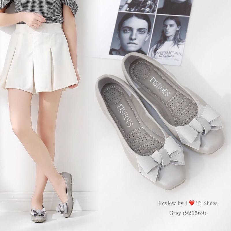 ใครชอบเกร๋ๆน่ารักๆ ใส่นุ่มเบาสบายต้องคู่นี้เลยจร้า พร้อมส่ง รองเท้าคัชชูเพื่อสุขภาพ รุ่นนี้เป็นงานสั่งทำพิเศษใช้วัสดุเกรดดีทั้งคู่ หนังนิ่มมากกกกก ส้นเกรด A น้ำหนักเบา พื้นบุนิ่มมีรูระบายอากาศใส่แล้วไม่อับเท้า ใส่นุ่มเดินสบายเท้ามากๆใส่แล้วปังมว๊ากพูดเลย