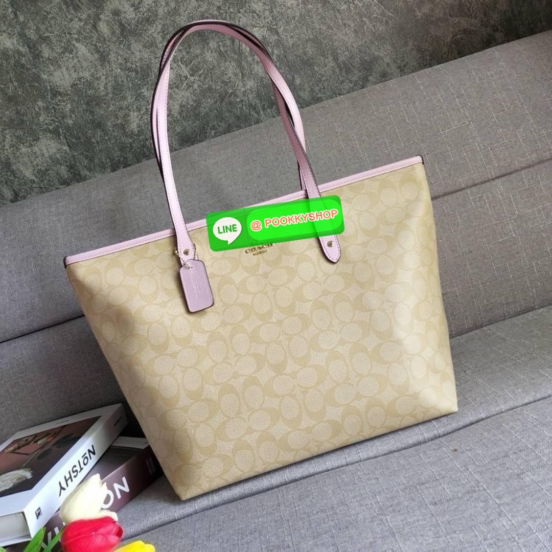 COACH CITY ZIP TOTE IN SIGNATURE COATED CANVAS (COACH F36876) กระเป๋าสะพายทรงช้อปปิ้ง ทรงสวย ทรงยอดนิยมใบใหญ่ยุของได้เยอะ หนังcanvas ลาย C Signature สายหนังแท้ สะพายขึ้นไหล่ได้สวย ใบใหญ่ ใช้งานง่าย มีซิปปิดด้านบน มีผ้าบุด้านใน มีช่องซิป