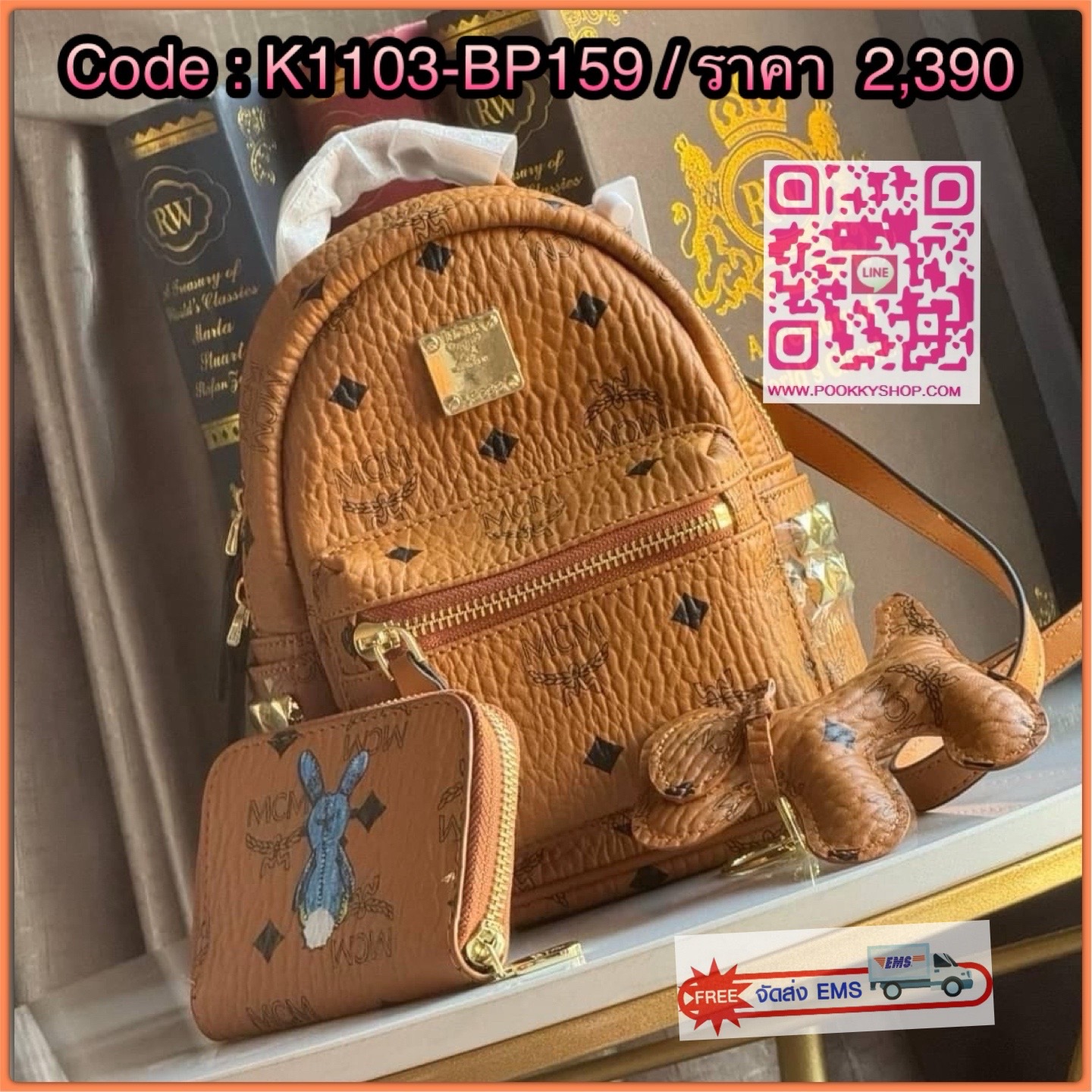 MCM STARK BEBE BOO BACKPACK กระเป๋าเป้ไซส์จิ๋วรุ่นนี้ผสมผสานลวดลายเอกลักษณ์ของ MCM เพิ่มลูกเล่นชิค ๆ ด้วยหมุดสีทองตกแต่งที่ด้านข้างกระเป๋าทั้ง 2 ด้าน ที่สำคัญ แม้จะมีขนาดกะทัดรัด แต่ซิปยาวของช่องหลักก็ทำให้คุณหยิบของได้อย่างสะดวก มาพร้อมสายสะพายที่สามารถป