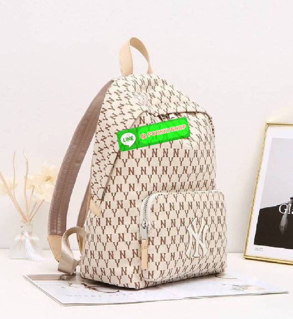 MLB เป้ใบใหญ่จุของได้เยอะมาก เหมาะสำหรับสะพายเดินทางไปเที่ยว หรือสะพายไปเรียนได้นะคะ สามารถใส่ iPad ได้