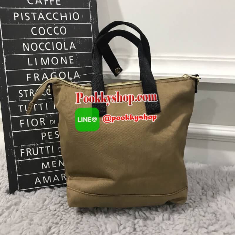 พร้อมส่ง Anello mini helmet bag ใหม่ล่าสุดค่า กับกระเป๋าทรงกะทัดรัด ที่พกพาไปได้ทุกที่เลยค่ะ ทรงเก๋ เนื้อผ้าเบา ใส่ของได้พอดิบพอดีเลยค่ะ รุ่นนึ้มีซิปเปิดปิดที่ปากกระเป๋า และยังมาช่องย่อยช่วยให้การจัดระเบียบของสะดวกขึ้นค่ะ มีสายสะพายยาว ถอดออกได้ และสามารถ