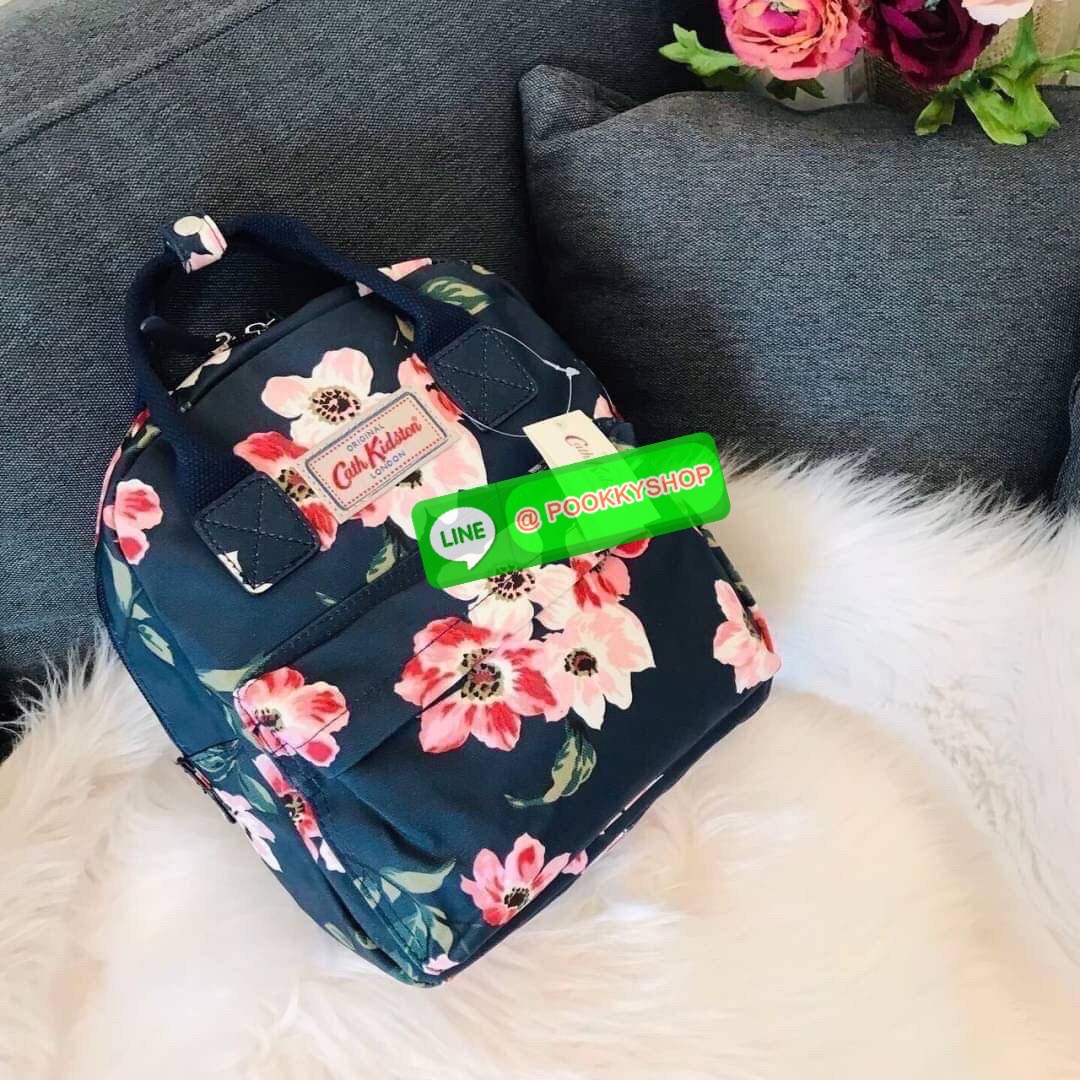 Best Seller !! Cath Kidston Multi Strap Backpack กระเป๋าสะพายเป้รุ่นมินิ แบรนด์ดังสไตล์วินเทจสุดฮิต วัสดุ Canvas เคลือบกันน้ำสามารถเช็ดทำความสะอาดได้ เปิดปิดด้วยซิปสะดวกใช้ ด้านหน้าประดับโลโก้แบรนด์ พร้อมช่องซิปด้านนอกใส่กระเป๋าสตางค์ มือถือได้ ด้านในมีช่